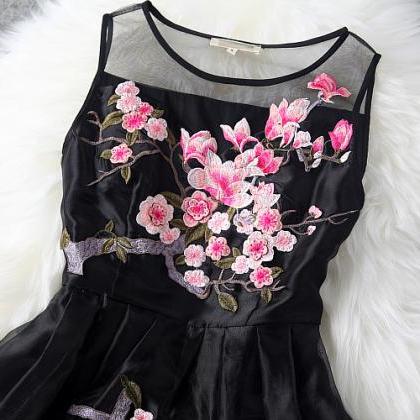 2015 Handmade Embroidered Lace Dress In Black