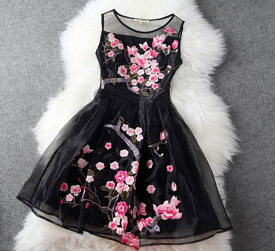 2015 Handmade Embroidered Lace Dress In Black